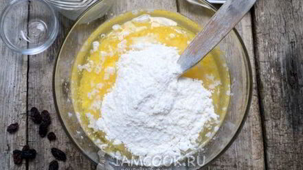 Рецепт булочек с изюмом и сгущенкой