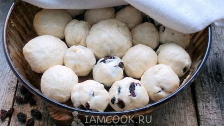 Рецепт булочек с изюмом и сгущенкой