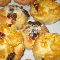 Рецепт Булочек с мандарином и финиками