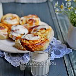 Рецепт Булочек с творогом в сметанной заливке