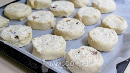 Рецепт булочек с творогом в сметанной заливке