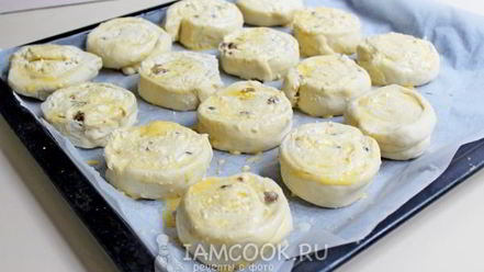 Рецепт булочек с творогом в сметанной заливке