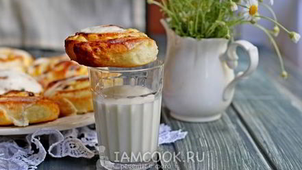Рецепт булочек с творогом в сметанной заливке