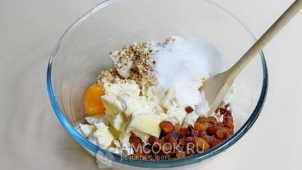 Рецепт булочек с творогом в сметанной заливке