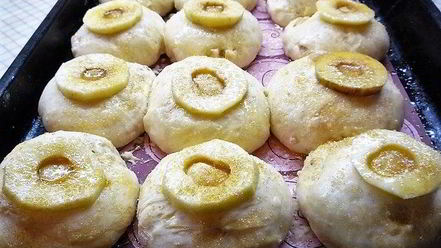 Рецепт булочек с яблоками, грушей и пряностями