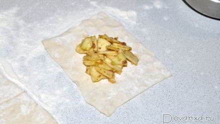 Рецепт булочек с яблоками из слоеного теста