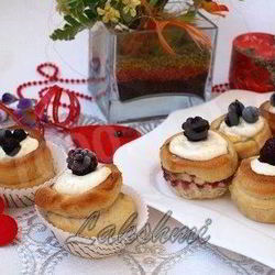 Рецепт Булочек с ягодами и творожной начинкой