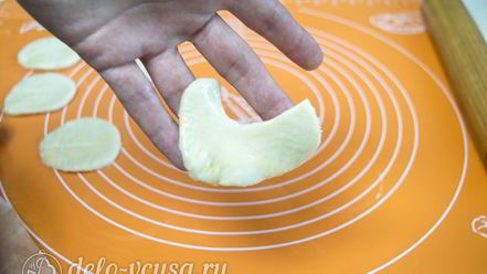 Рецепт дрожжевых булочек с сыром