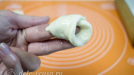 Рецепт дрожжевых булочек с сыром