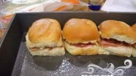 Рецепт горячих булочек с ветчиной и сыром