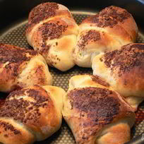 Круассаны с вишнями