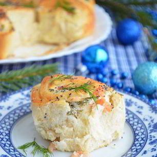 Рецепт Праздничных булочек с копченым лососем и креветками