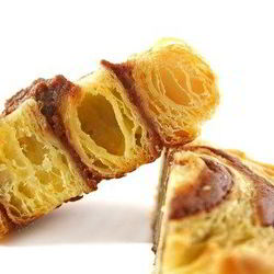 Рецепт Шоколадна-ванильных булочки из датского слоеного теста