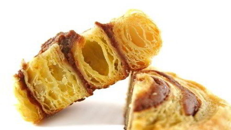 Рецепт шоколадна-ванильных булочки из датского слоеного теста