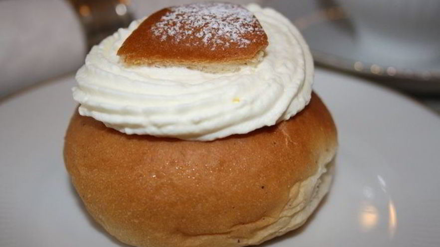 Рецепт шведских булочек с кардамоном и сливками семлур