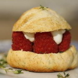 Рецепт Сливочных булочек с малиной