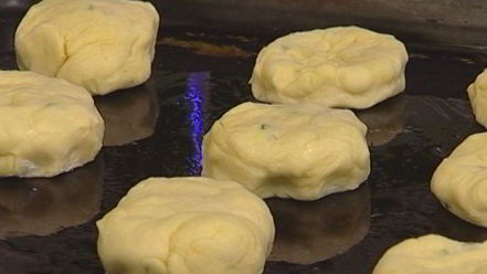 Рецепт сливочных булочек с малиной