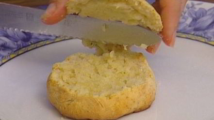 Рецепт сливочных булочек с малиной