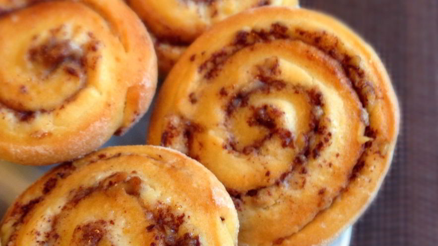 Рецепт творожных булочек с корицей и шоколадом