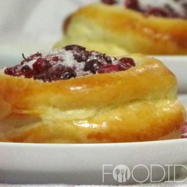 Рецепт Ватрушек с брусникой