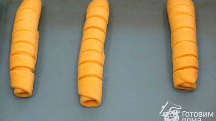 Рецепт воздушных тыквенных булочек на сгущенке