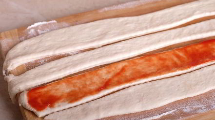 Рецепт закусочных булочек-розочек с беконом