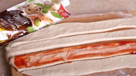 Рецепт закусочных булочек-розочек с беконом