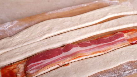 Рецепт закусочных булочек-розочек с беконом