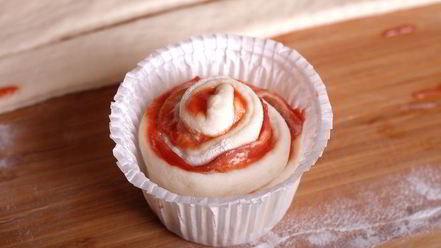 Рецепт закусочных булочек-розочек с беконом