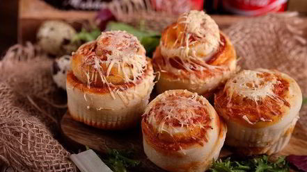 Рецепт закусочных булочек-розочек с беконом