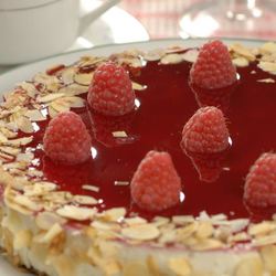 Рецепт Миндального чизкейка с малиной