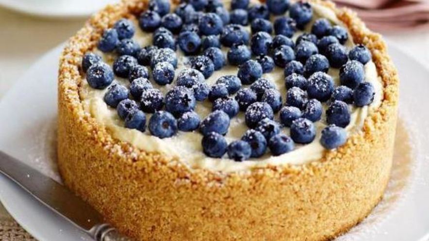 Рецепт творожного чизкейка с черникой на печенье