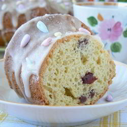 Рецепт Кекса на сметане с кукурузной мукой и вяленой клюквой