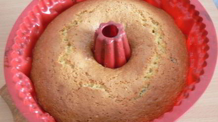 Рецепт кекса на сметане с кукурузной мукой и вяленой клюквой