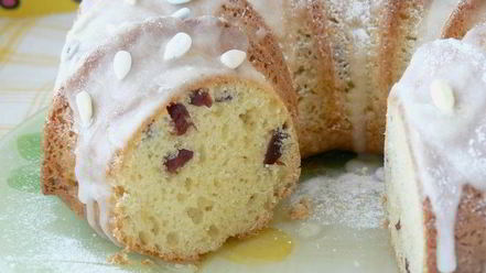 Рецепт кекса на сметане с кукурузной мукой и вяленой клюквой