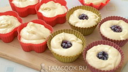 Рецепт кексов на молоке в силиконовых формочках