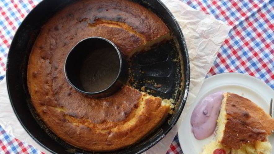 Рецепт лимонно-сметанного кекс с вяленой вишней