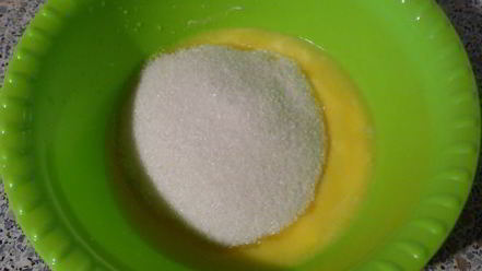 Рецепт лимонно-сметанного кекс с вяленой вишней