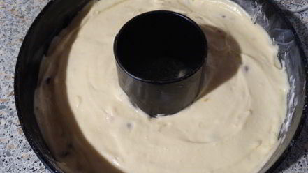 Рецепт лимонно-сметанного кекс с вяленой вишней