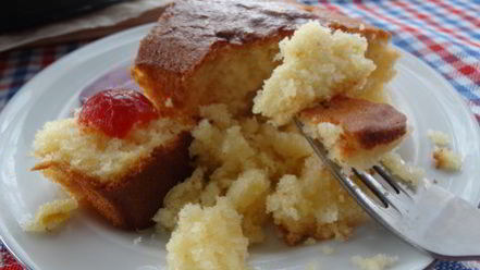 Рецепт лимонно-сметанного кекс с вяленой вишней