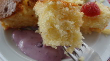 Рецепт лимонно-сметанного кекс с вяленой вишней