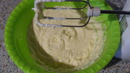 Рецепт лимонно-сметанного кекс с вяленой вишней