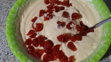 Рецепт лимонно-сметанного кекс с вяленой вишней