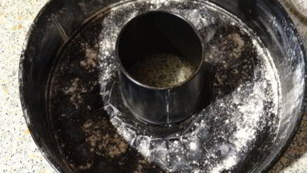 Рецепт лимонно-сметанного кекс с вяленой вишней