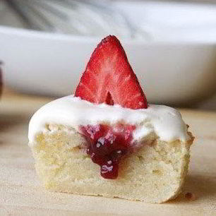 Рецепт Лимонных капкейков с малиновым джемом