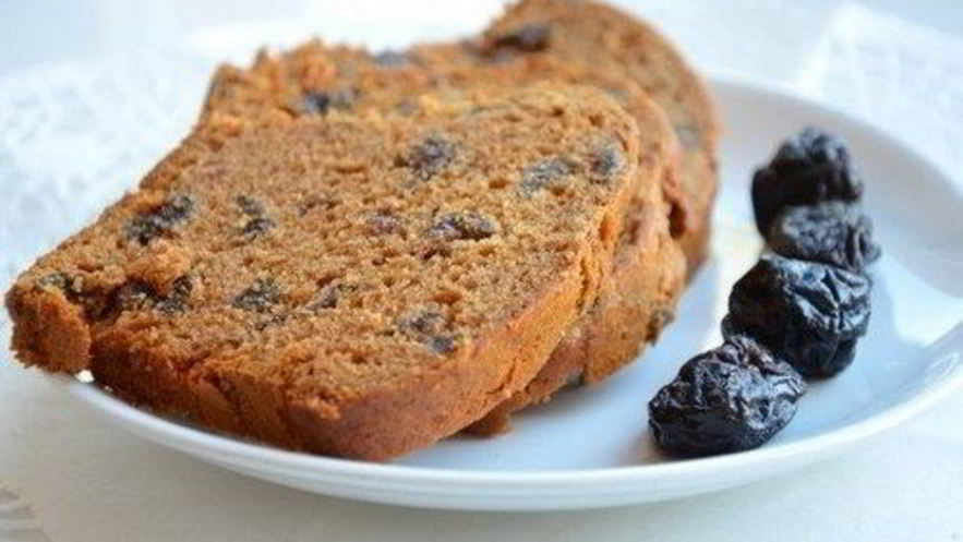 Рецепт медового кекса с черносливом и корицей