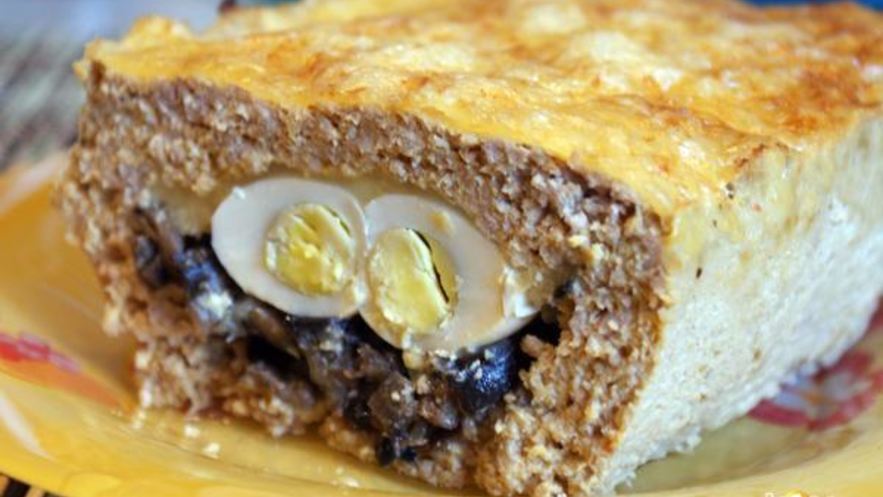 Рецепт мясного кекса с грибами и перепелиными яйцами