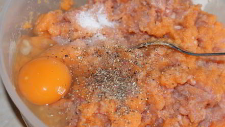 Рецепт мясного кекса с грибами и перепелиными яйцами