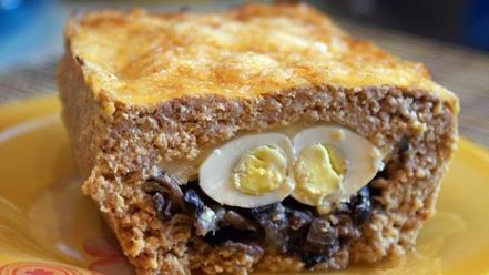 Рецепт мясного кекса с грибами и перепелиными яйцами