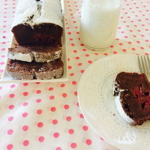 Рецепт Шоколадного кекса с кизилом